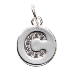 Bokstavshänge cirkel strass C – Ø12 mm, mässing pläterat med 925 sterling silver
