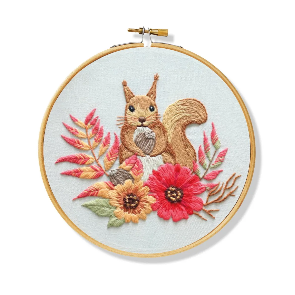 Broderikit cute squirrel Ø20 cm – allt för att brodera en söt ekorre