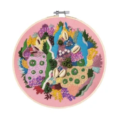 Broderikit koraller Ø20 cm – vackert motiv av korallrev med snäckor och pärlor
