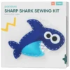 DIY-kit Sharp Shark – sy en gosig haj av filt! Längd ca 20 cm