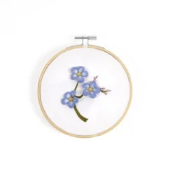 DMC Broderikit Forget Me Not – allt för att brodera en förgätmigej med 3D-effekt, Ø12,5 cm