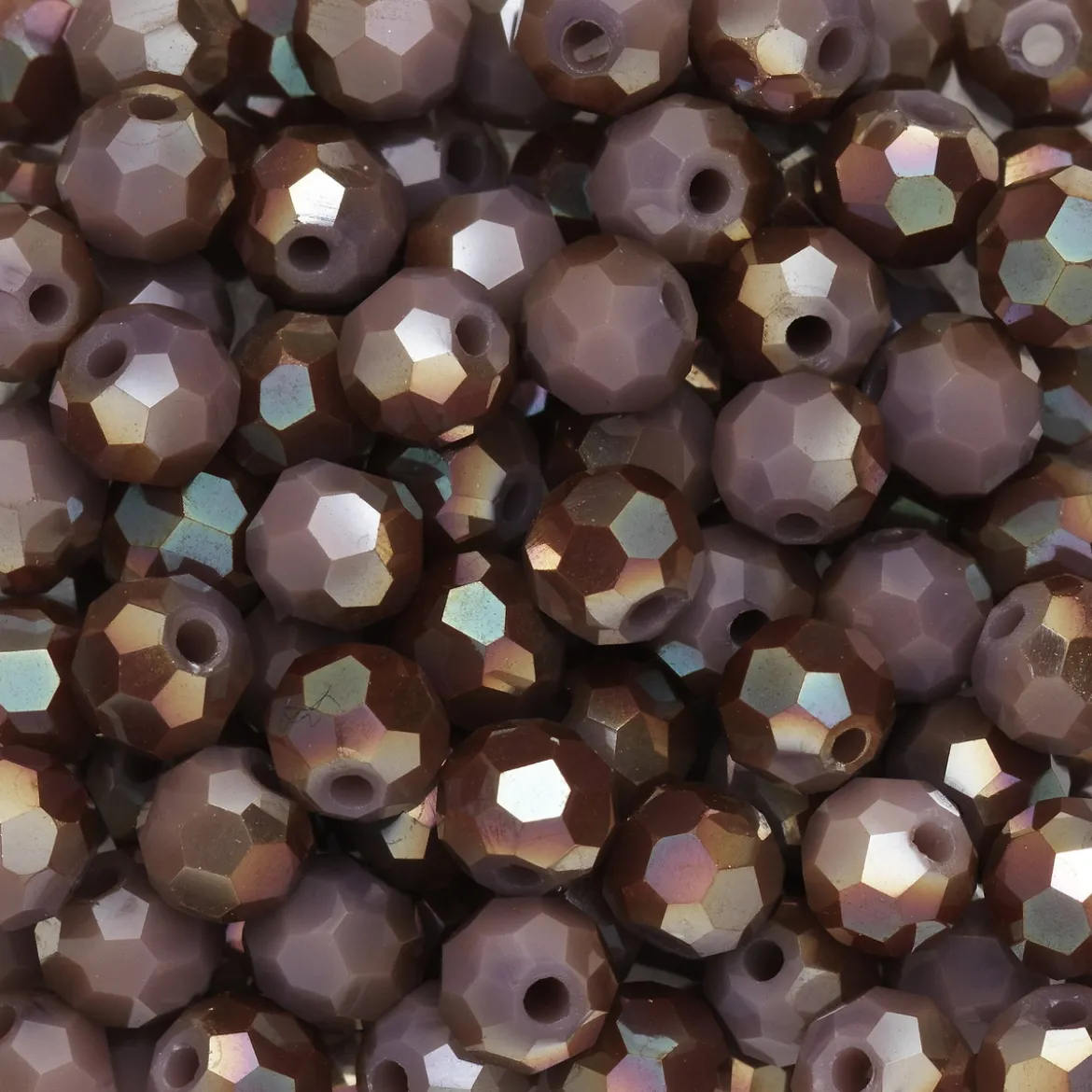 95 fasetterade glaspärlor på sträng, 4 mm i diameter – lila