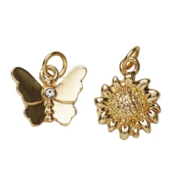 2 guldfärgade hängen charms, fjäril 12×10 mm, blomma Ø12,5 mm