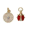 2 guldfärgade hängen charms med strass, nyckelpiga 10×13 mm, blomma vita blad Ø13 mm