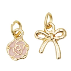 2 guldfärgade hängen charms, rosa ros Ø7,7 mm, rosett / ribbon 10×10 mm