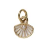 Guldfärgat hänge charm snäcka med vita detaljer 8×6 mm