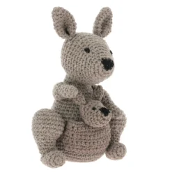 Hoooked DIY-kit Kangaroo Kayleigh och hennes minsting! H. 23 cm