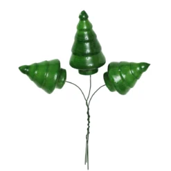 Julgranar av styrolit, fästa på 10–11 cm ståltråd. 3 st. L. 45–70 mm