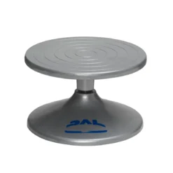 Kavalett Ø17 cm med avtagbar skiva, tillverkad av aluminium. Höjd 10,8 cm. Vikt 765 gram