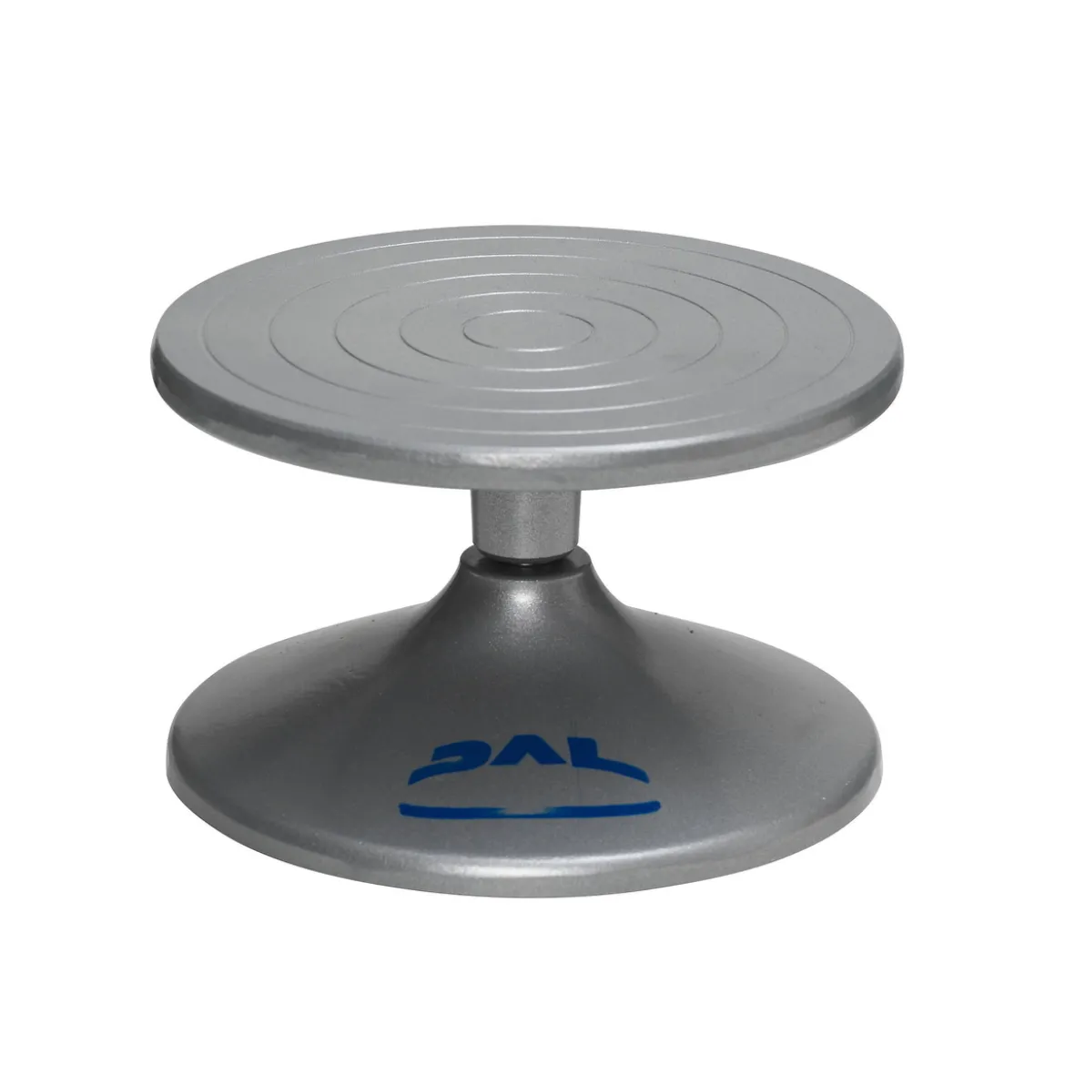 Kavalett Ø17 cm med avtagbar skiva, tillverkad av aluminium. Höjd 10,8 cm. Vikt 765 gram