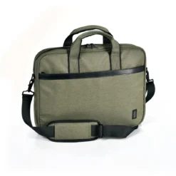 Kozo laptopväska, tillverkad av återvunna PET-flaskor, olive. Mått: 41,5×31×4,5 cm