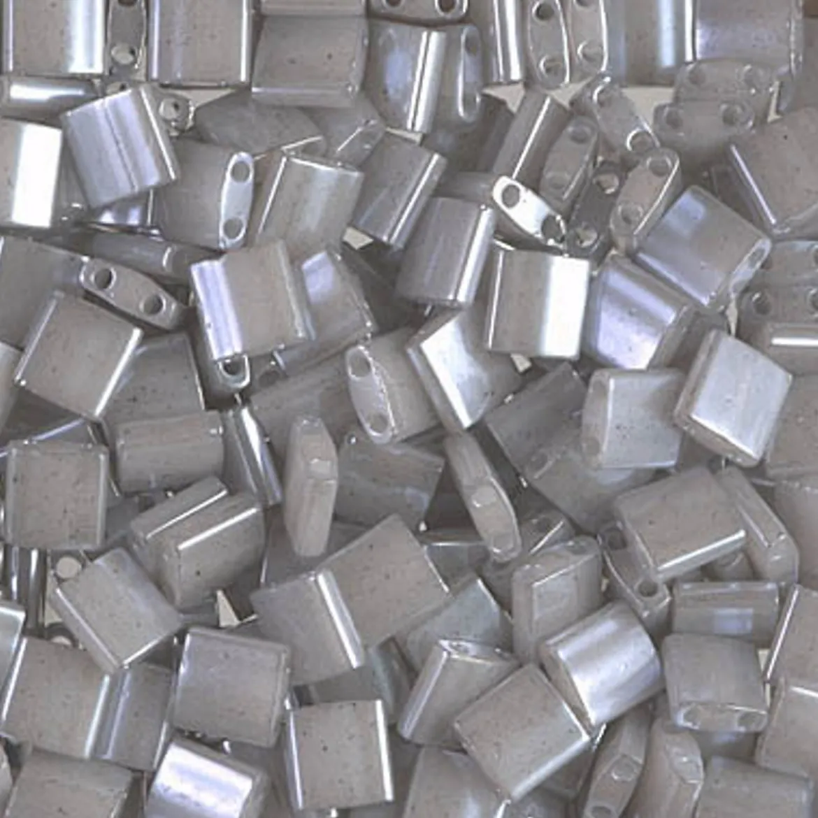MIYUKI Tila silvergrå 10g – TL0526 Silver Grey Ceylon