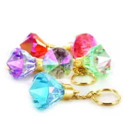 Nyckelring med stor fin glänsande diamant! Pris per styck, säljs assorterat online
