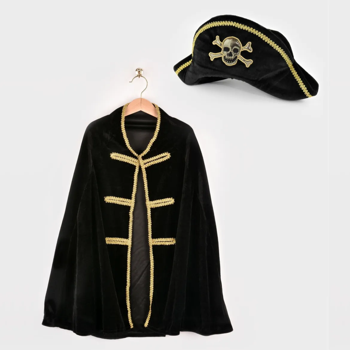 Piratdräkt – Skepp ohoj i svart sammet