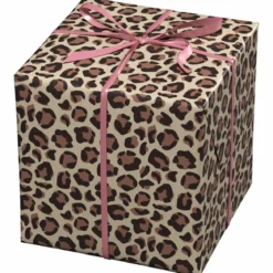 Presentpapper på rulle 10 m × 57 cm – beige papper med leopardmönster