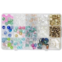 Pärlmix med glas- och plastpärlor i havstema + 1 charm av havssnäcka
