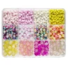 Pärlmix med 3 sorters pärlor av glas och plast i 12 lekfulla nyanser