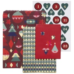 24 påsar av papper, grafiskt jultema med guldmetallic, 3 storlekar × 8 st. + stickers 1–24