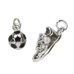 2 silverfärgade hängen charms fotboll Ø7,5 mm, sko 15,5×8×4,6 mm