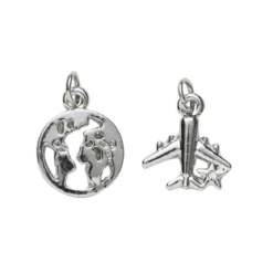 2 silverfärgade hängen charms jordglob Ø12 mm, flygplan 13×15 mm