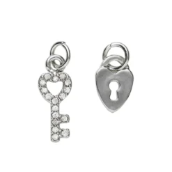 2 silverfärgade hängen charms lås 8×10 mm, nyckel strass 6,5×16,8 mm