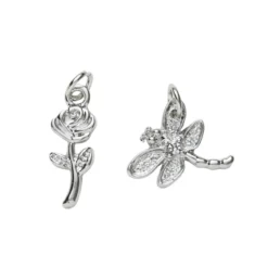 2 silverfärgade hängen charms trollslända 13,8×14,5 mm, ros 7×18,6 mm