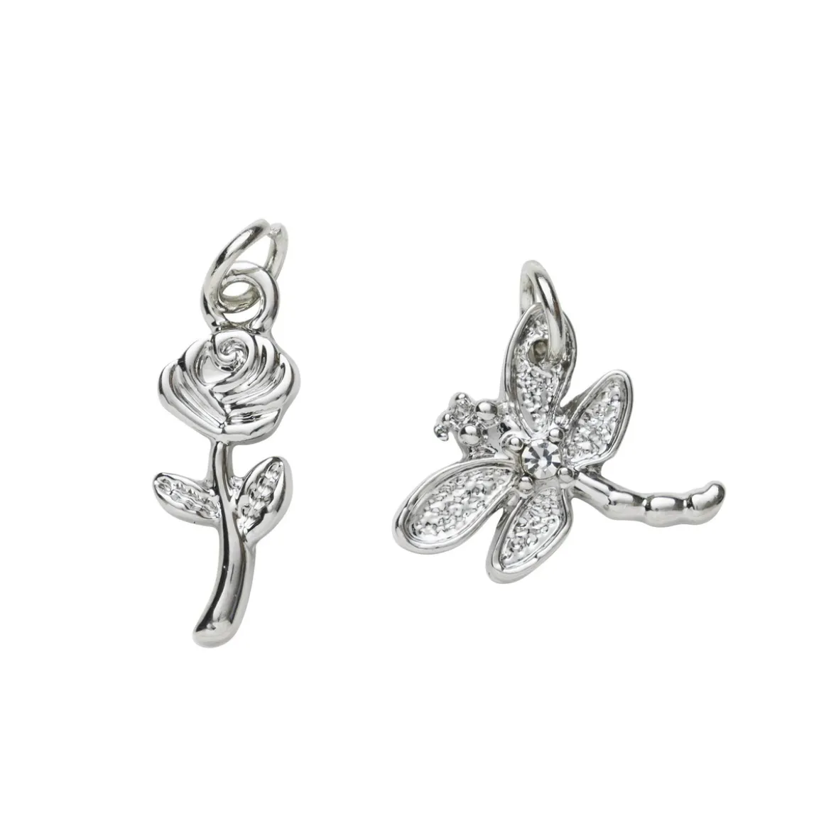 2 silverfärgade hängen charms trollslända 13,8×14,5 mm, ros 7×18,6 mm