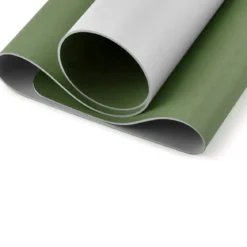 Skrivbordsunderlägg av PU-läder / fuskläder, grå. Mått: 90×43×0,2 cm