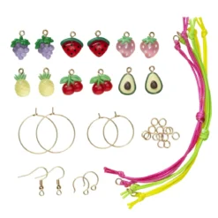 Smyckekit med sött frukt-tema – 3 par örhängen, 3 armband & 12 färgglada charms