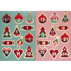 Stickers Jul, 24 klistermärken med massor av guldmetallic, siffrorna 1–24. 2 st. 15×21 cm ark