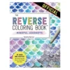The reverse coloring book: Mindful journeys, en omvänd målarbok, 50 motiv, Kendra Norton