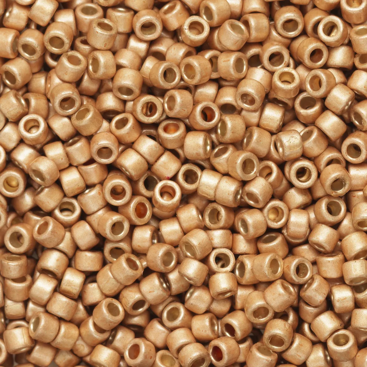 TOHO-pärlor 11/0 – rödbeige metallic, PF551F PF galvanized matte rose gold