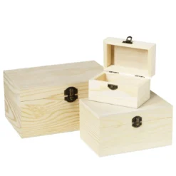 Tre träskrin i tre olika storlekar – det stora skrinet är 20×12,9×10 cm