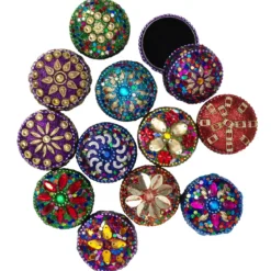 Vackert glittrande runda metallaskar Ø4,5 cm, pris per styck, säljs assorterat online