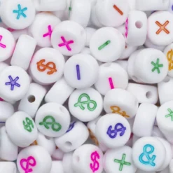 155 vita bokstavspärlor med färgglada symboler, Ø7 mm